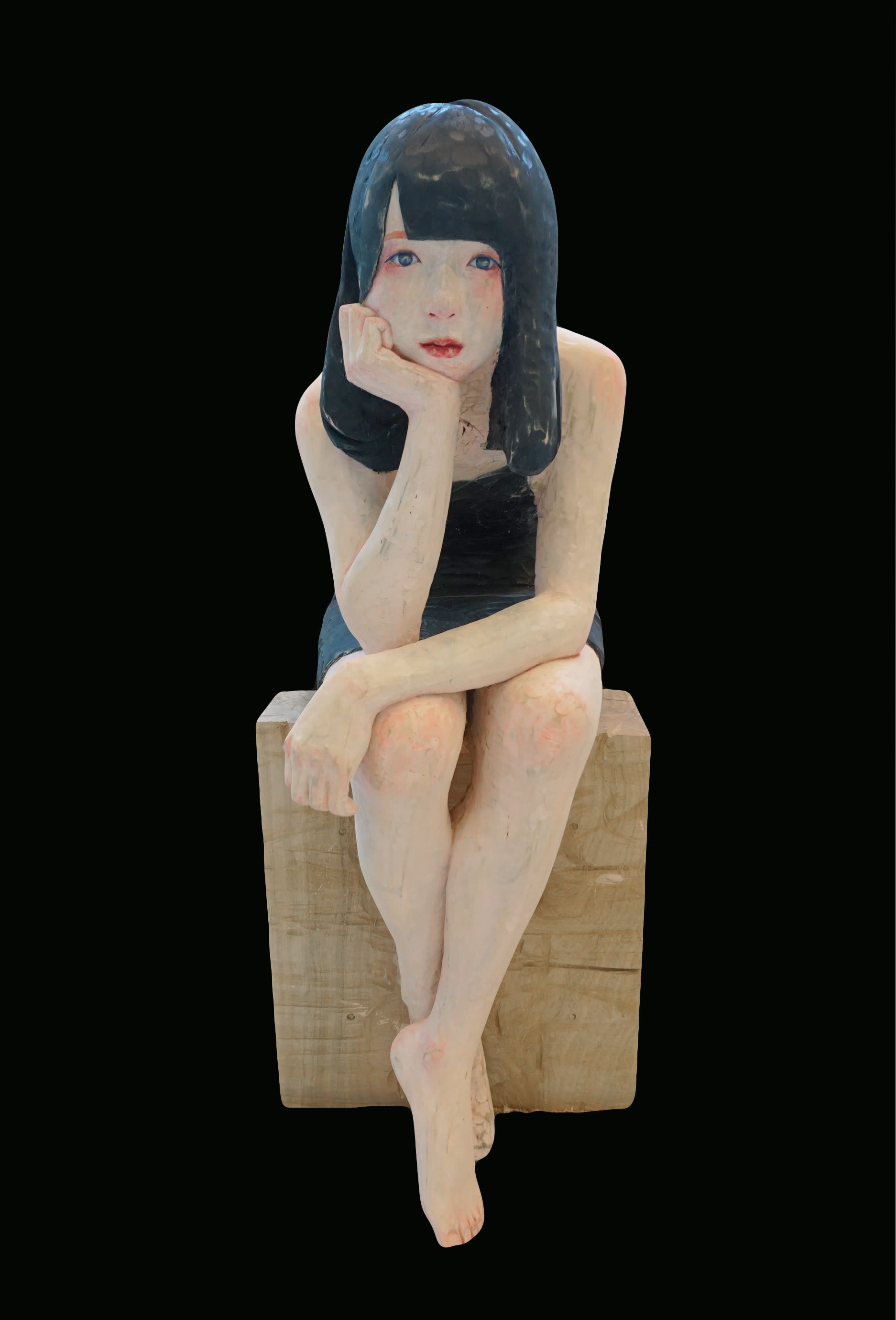 《張儀君》，全身，張儀君 Luna Cheong，雕塑，樟木 · 2018