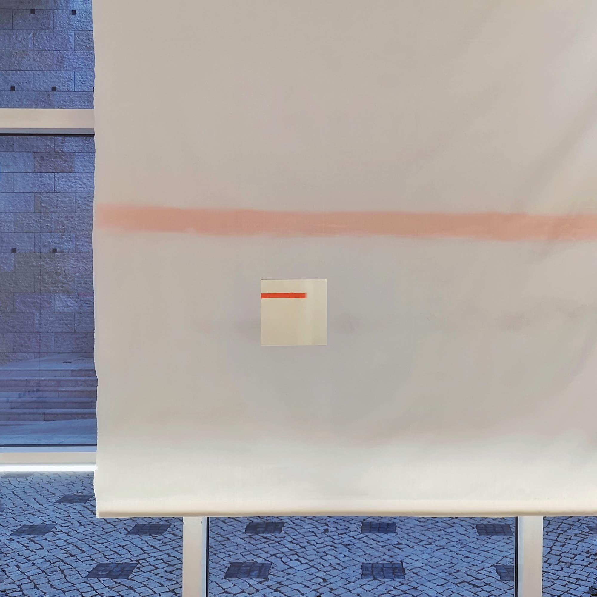 選擇 展覽現場 — 玻璃窗大畫布，張儀君 Luna Cheong，選擇 Choices 個展